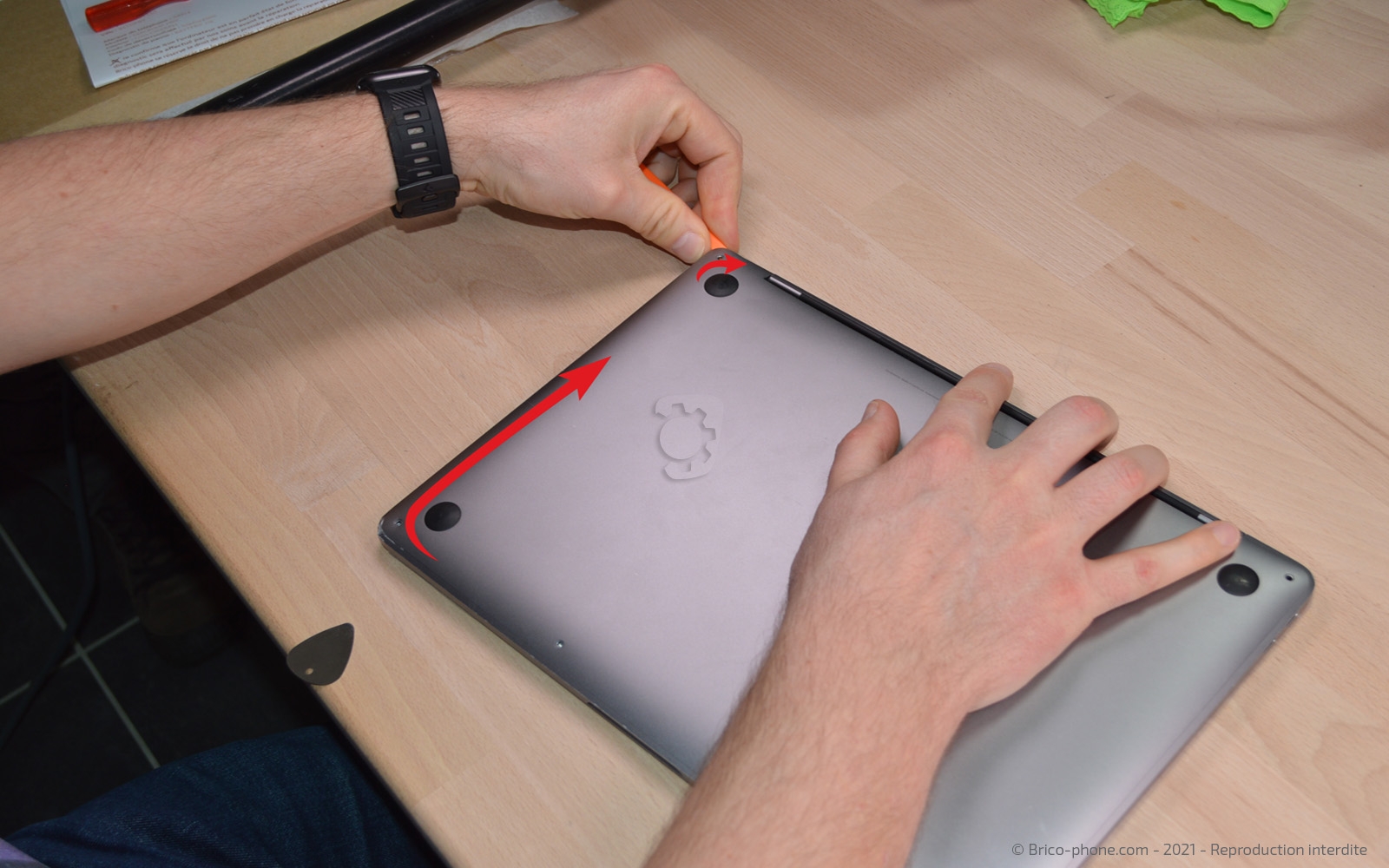 Changement de batterie sur Macbook Pro 13 pouces A1708 EMC 3164 - 2017 photo 4