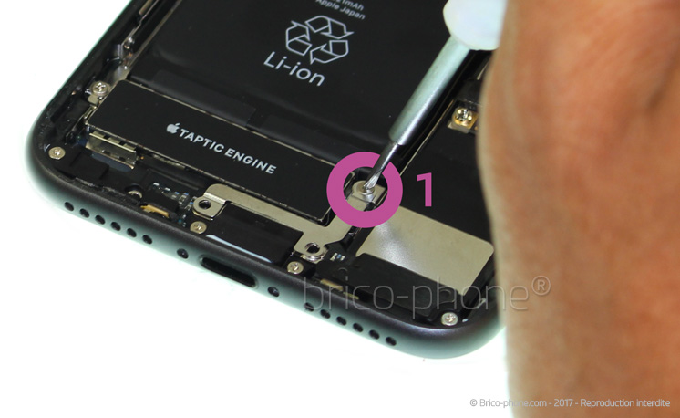 Changement d'antenne GSM (nappe rallonge) sur iPhone 8 photo 3