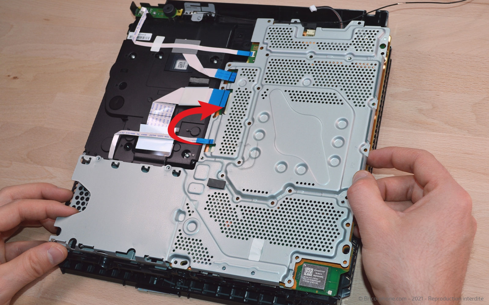 Changement du lecteur Blu-Ray sur Playstation 4 SLIM photo 1