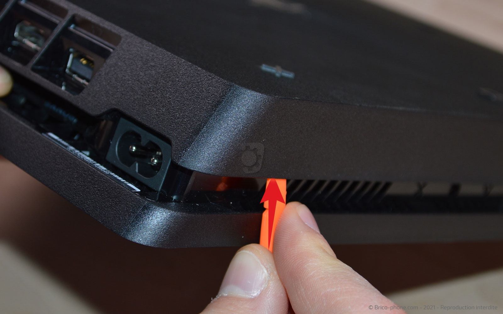 Changement du bloc d'alimentation sur Playstation 4 SLIM photo 1