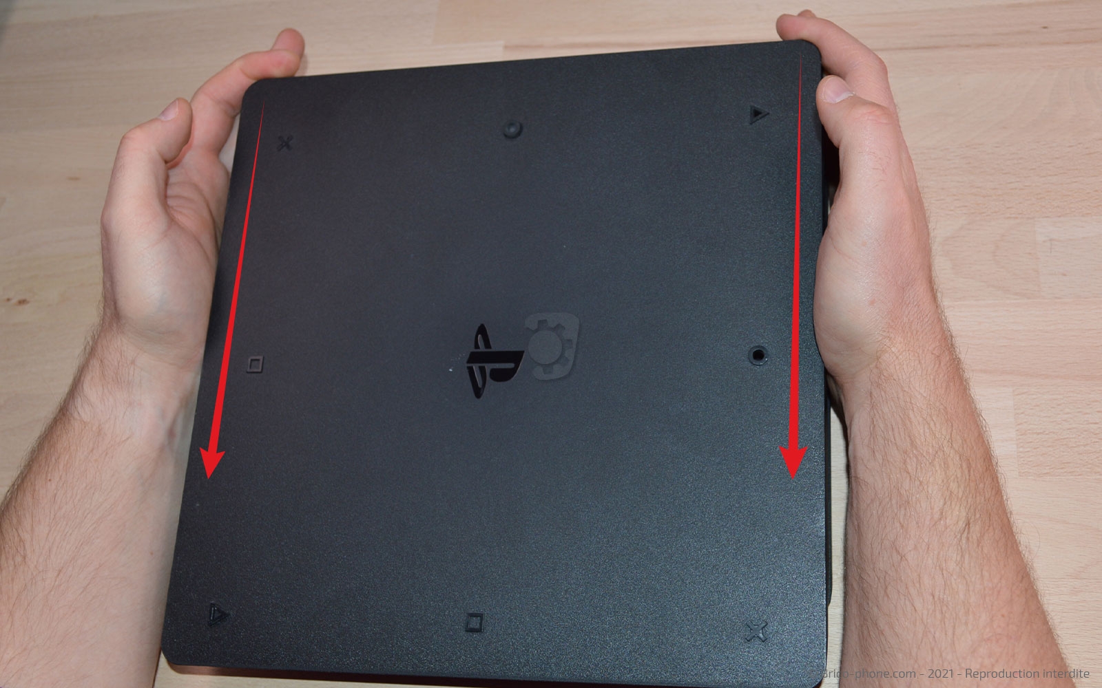 Changement du bloc d'alimentation sur Playstation 4 SLIM photo 3