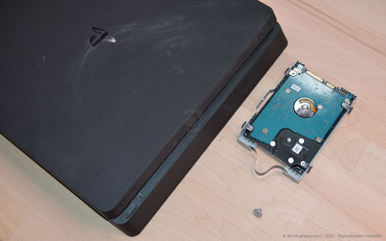 Changement du bloc d'alimentation sur Playstation 4 SLIM photo 3