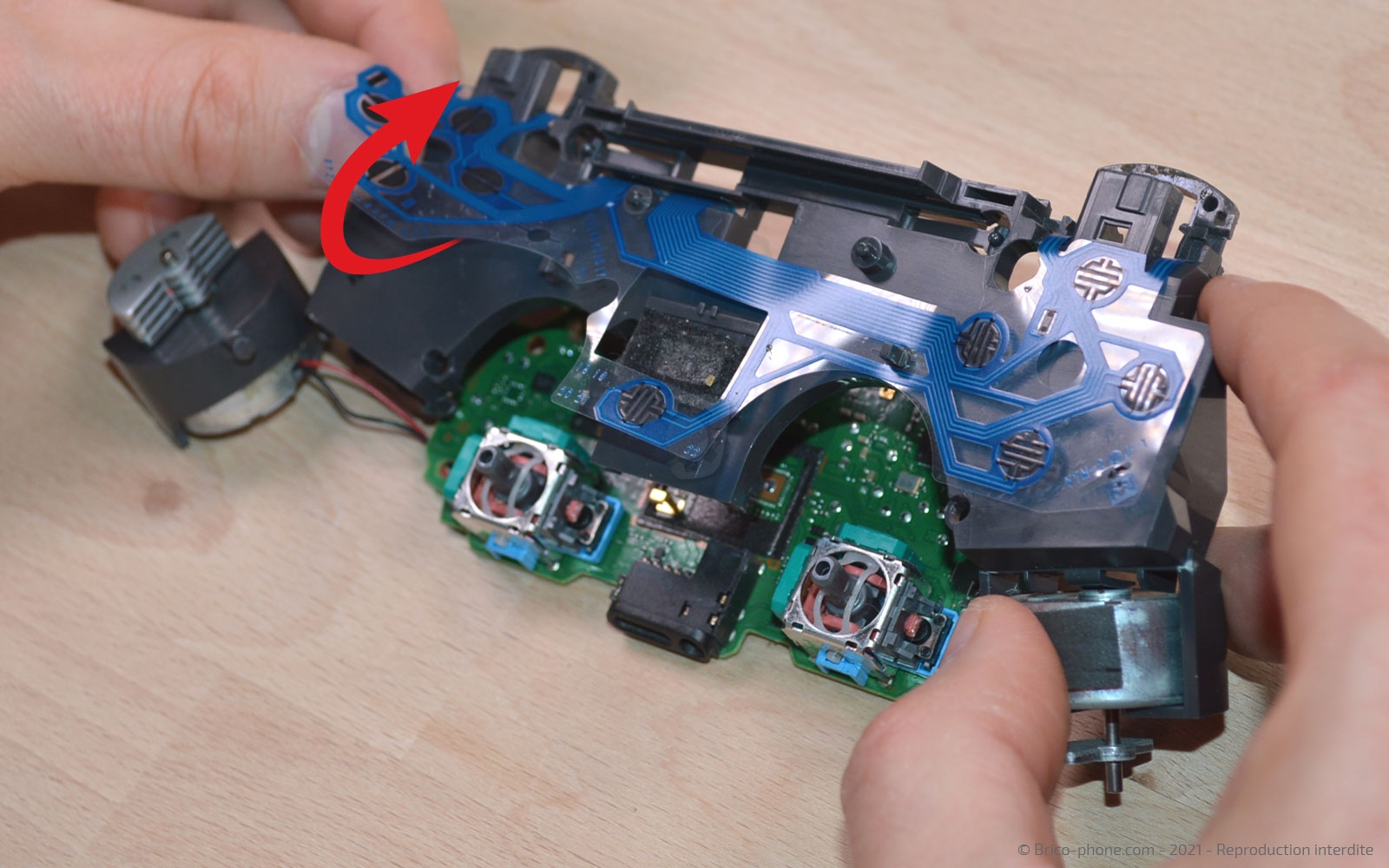 Démontage complet de la manette sur Playstation 4 SLIM photo 1