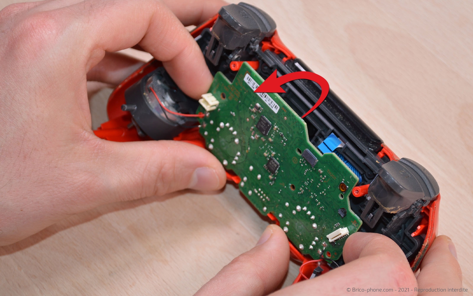 Démontage complet de la manette sur Playstation 4 SLIM photo 1