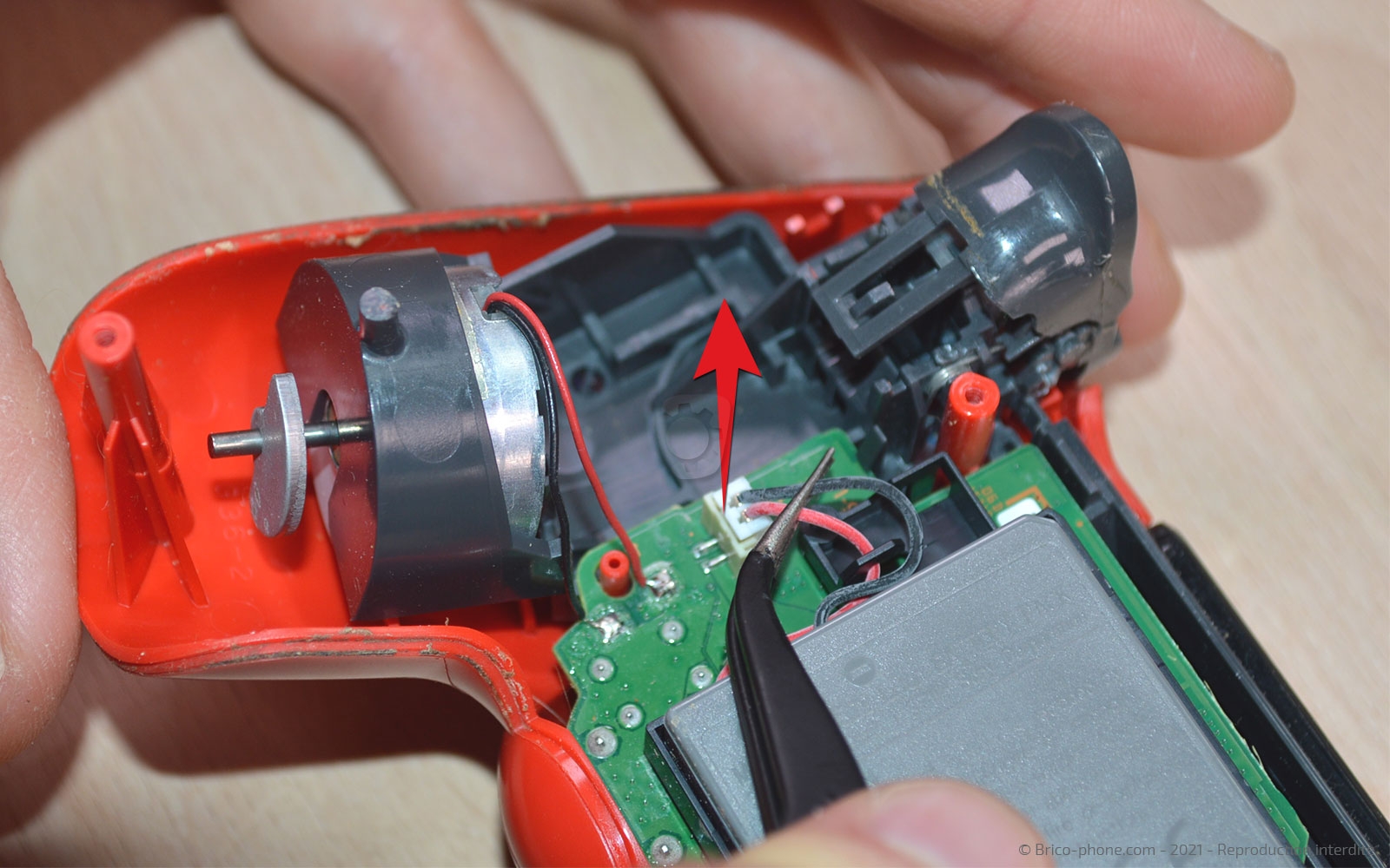 Changement de la batterie de la manette sur Playstation 4 SLIM photo 1