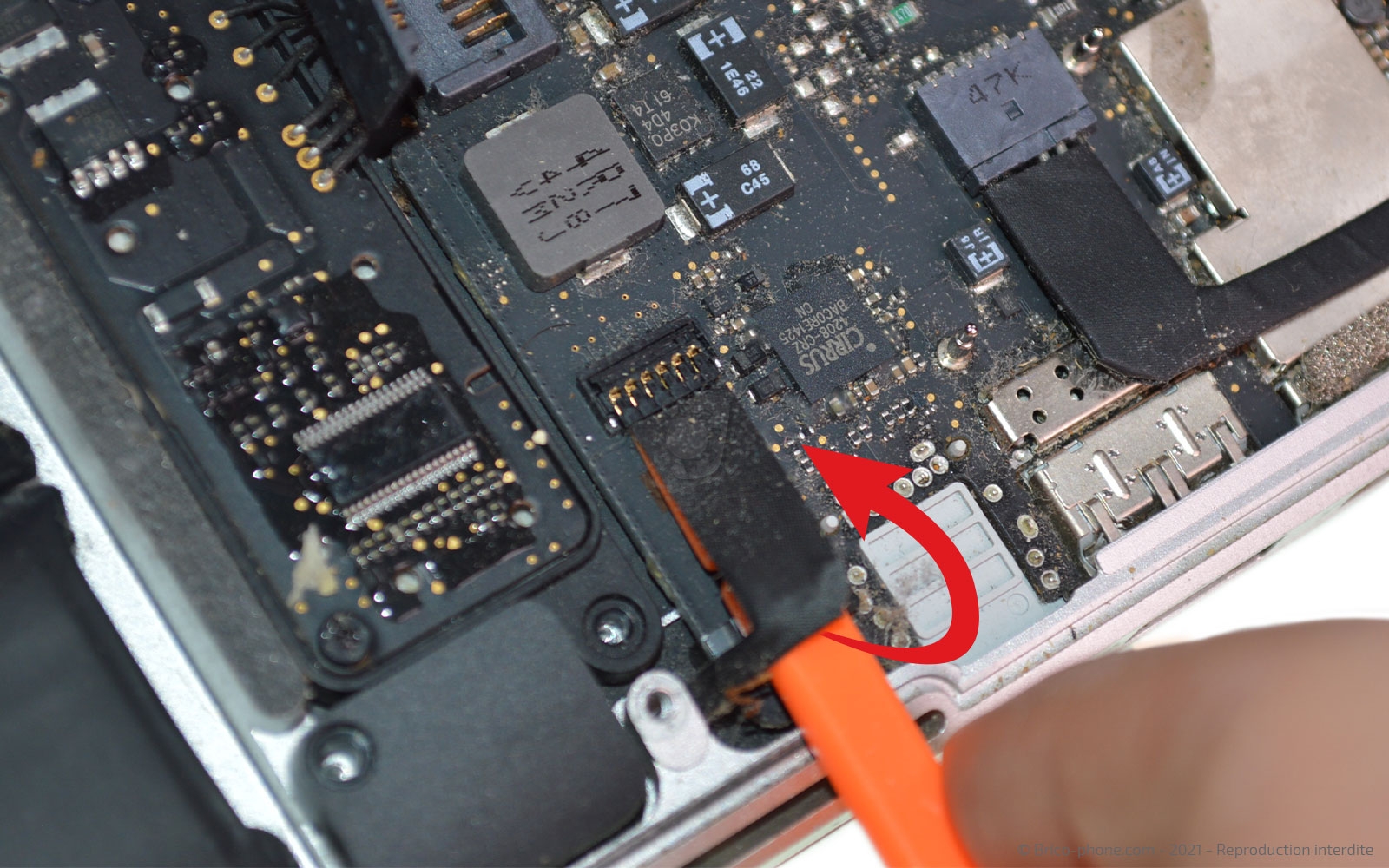 Changer les haut-parleurs sur Macbook Pro 13 pouces A1502 EMC 2875 - 2014 photo 2