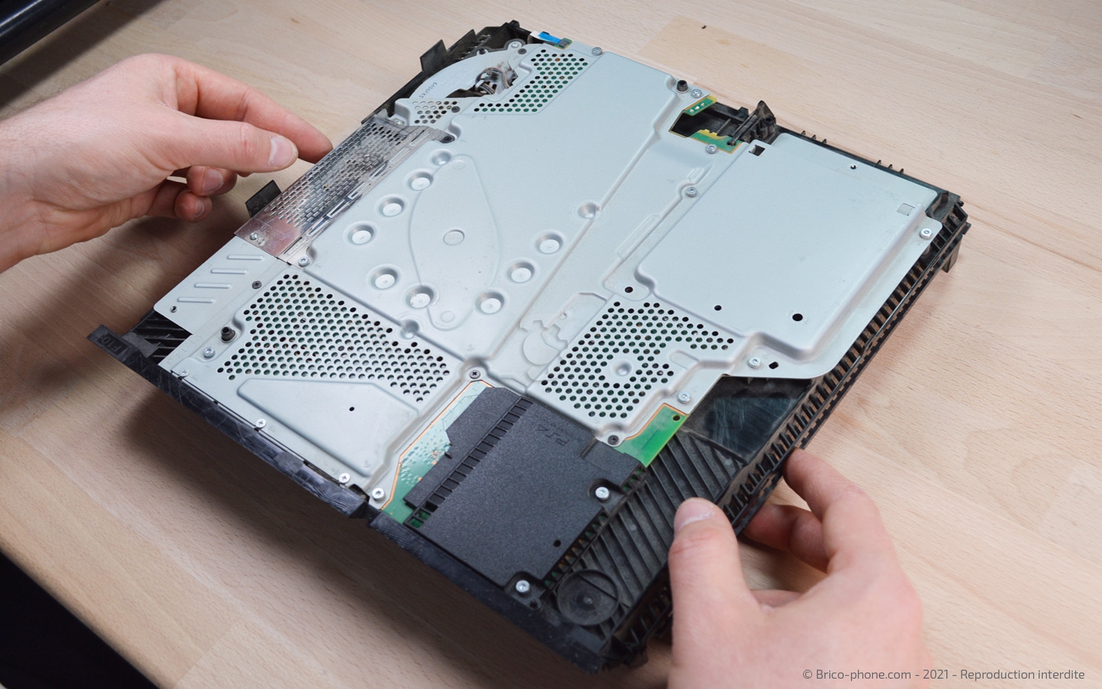 Changement du ventilateur sur Playstation 4 photo 2