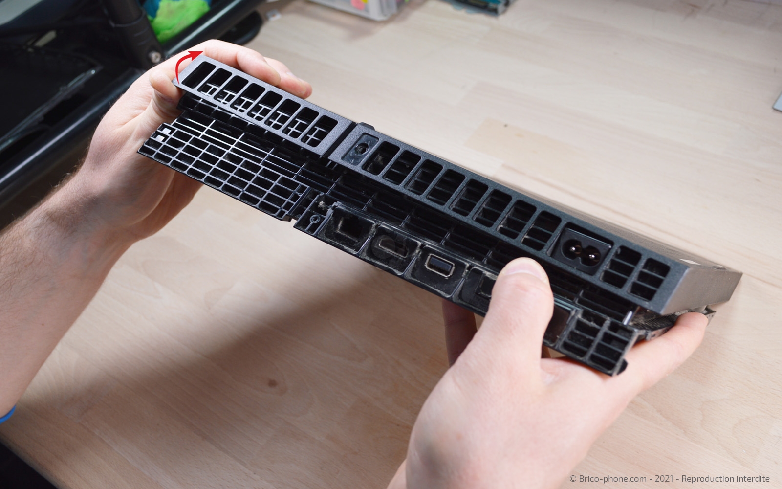 Changement du bloc d'alimentation sur Playstation 4 photo 2