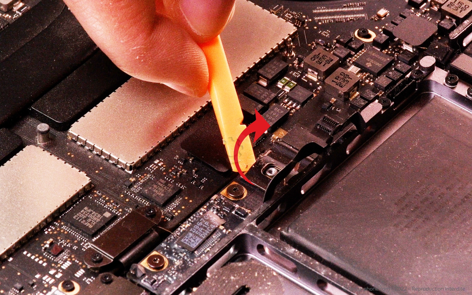 Changement d'écran sur Macbook Pro 15 pouces A1707 EMC 3072 - 2016 photo 2