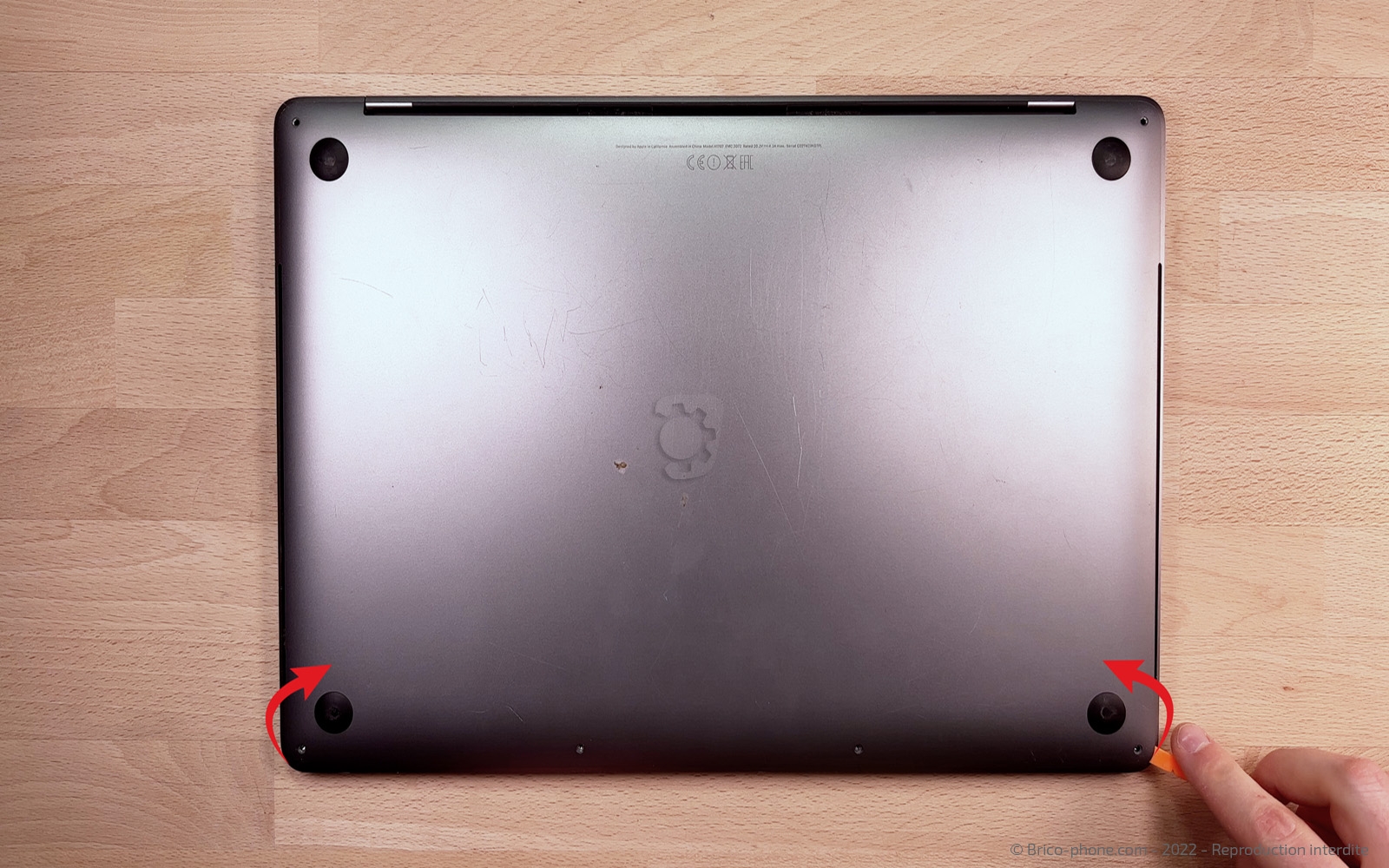 Changement d'écran sur Macbook Pro 15 pouces A1707 EMC 3072 - 2016 photo 2