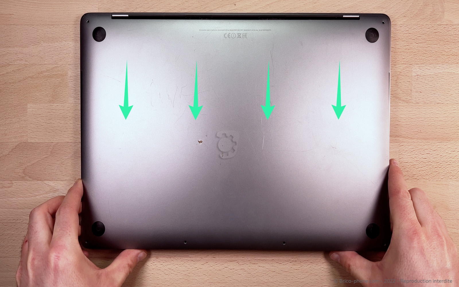 Changement d'écran sur Macbook Pro 15 pouces A1707 EMC 3072 - 2016 photo 3