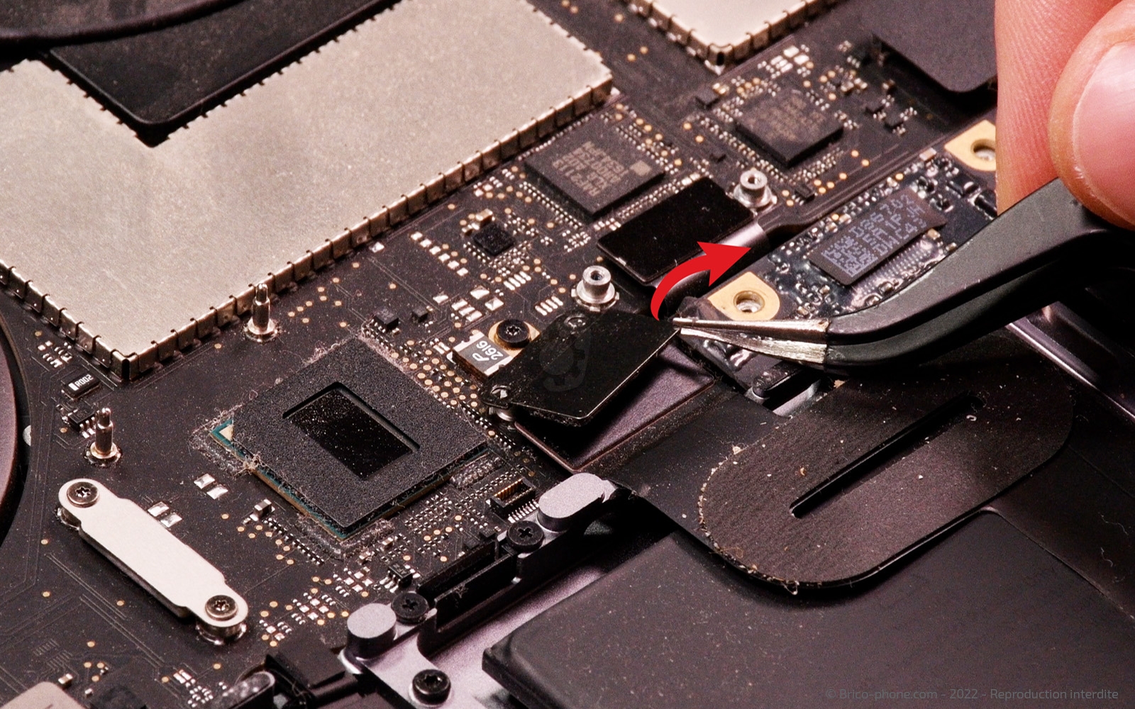 Changement batterie sur Macbook Pro 15 pouces A1707 EMC 3072 - 2016 photo 2