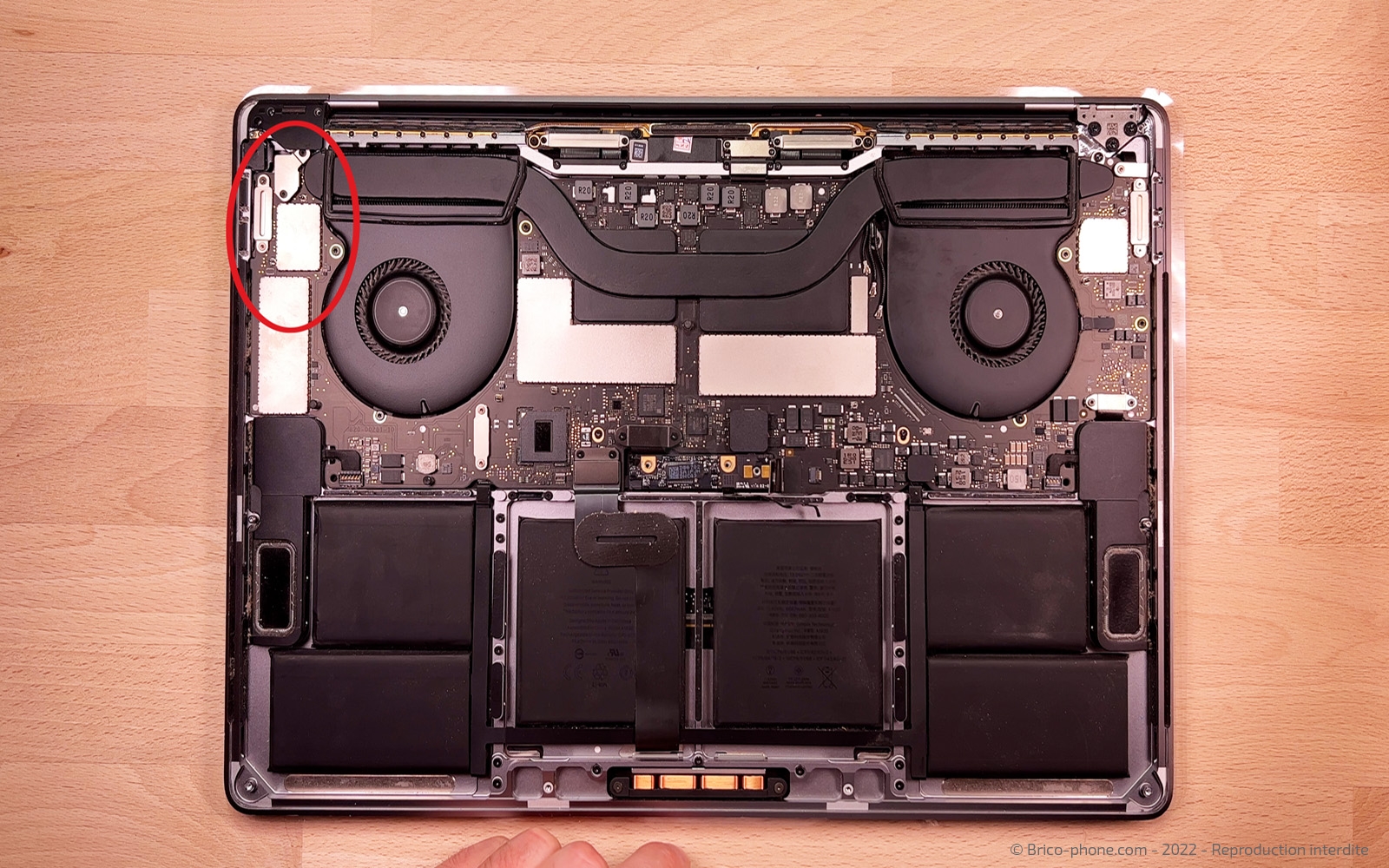 Changement batterie sur Macbook Pro 15 pouces A1707 EMC 3072 - 2016 photo 1