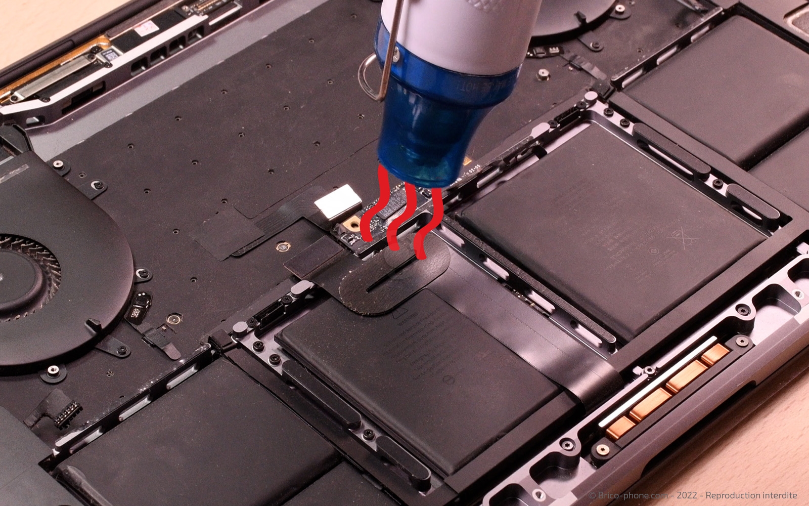 Changement batterie sur Macbook Pro 15 pouces A1707 EMC 3072 - 2016 photo 1