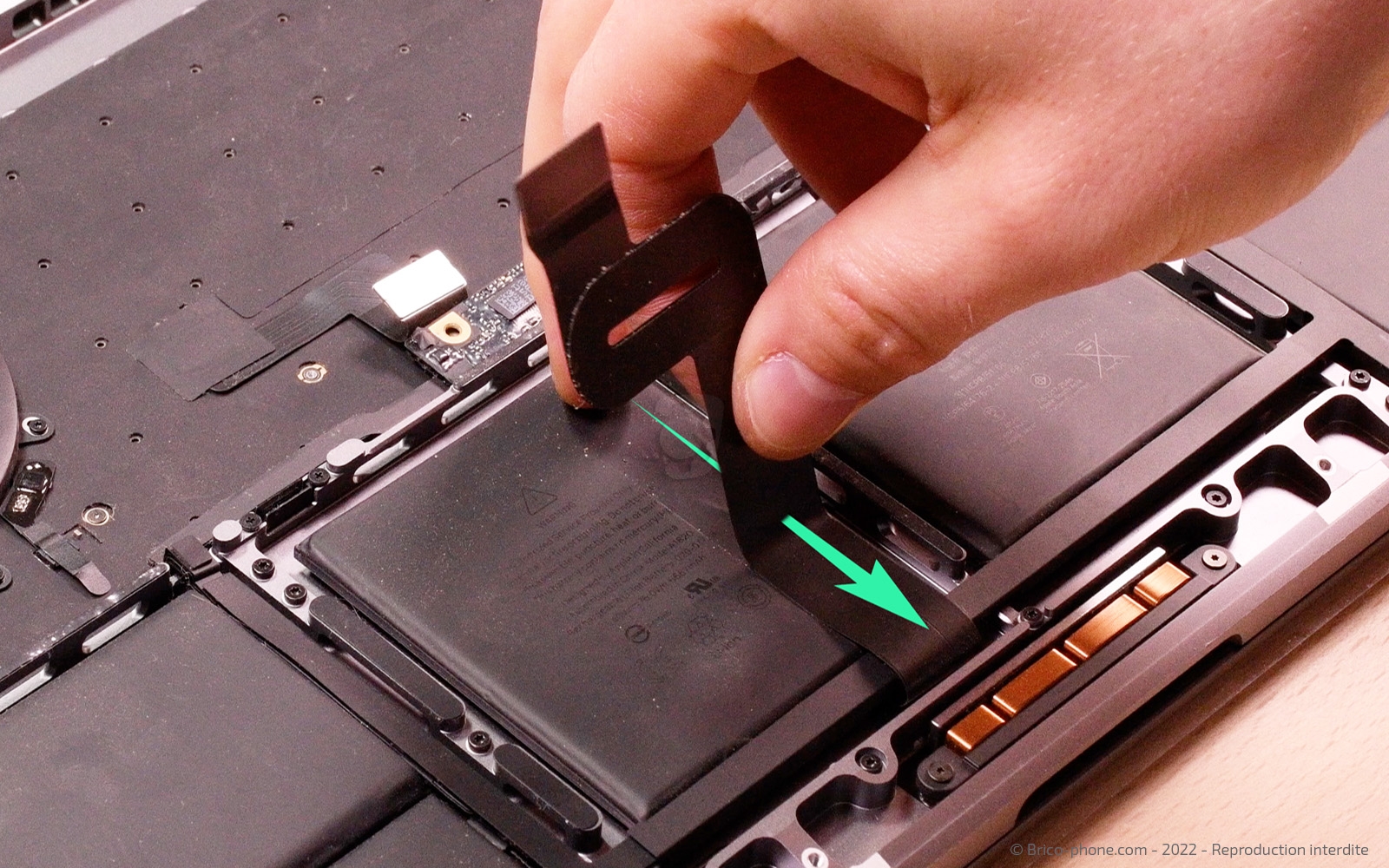 Changement batterie sur Macbook Pro 15 pouces A1707 EMC 3072 - 2016 photo 2