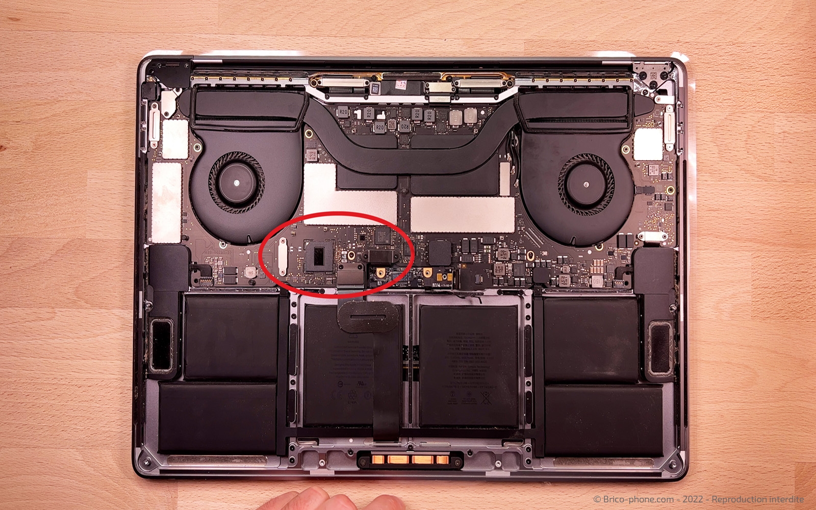 Changement batterie sur Macbook Pro 15 pouces A1707 EMC 3072 - 2016 photo 1