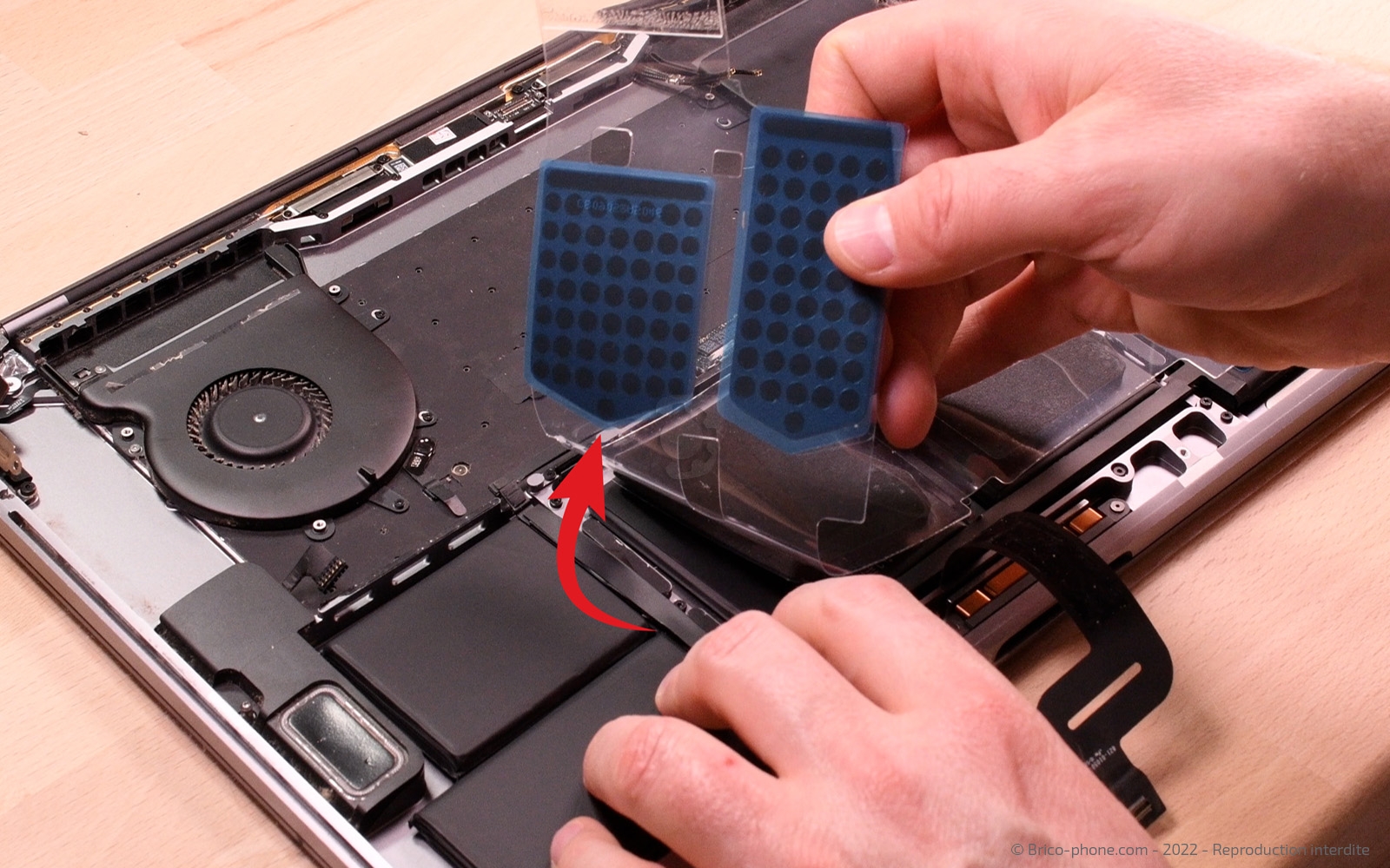 Changement batterie sur Macbook Pro 15 pouces A1707 EMC 3072 - 2016 photo 1