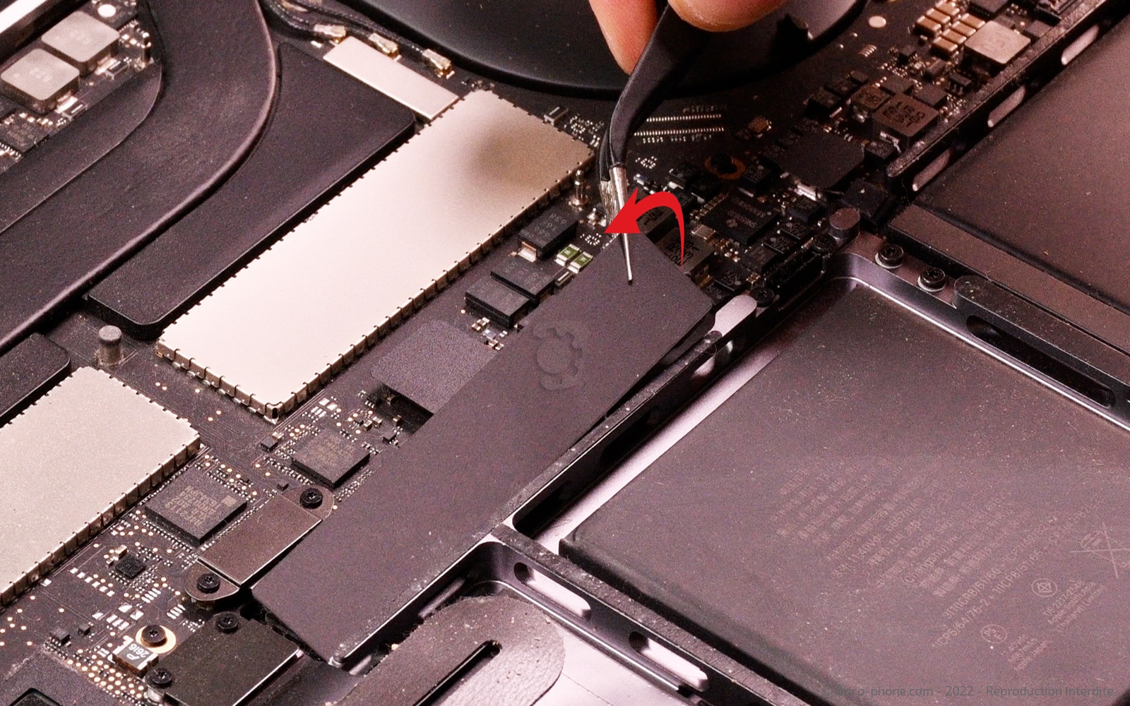 Changement batterie sur Macbook Pro 15 pouces A1707 EMC 3072 - 2016 photo 1