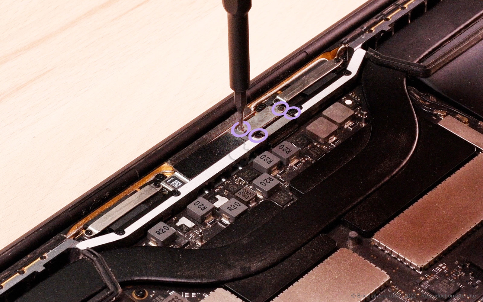 Changement batterie sur Macbook Pro 15 pouces A1707 EMC 3072 - 2016 photo 1