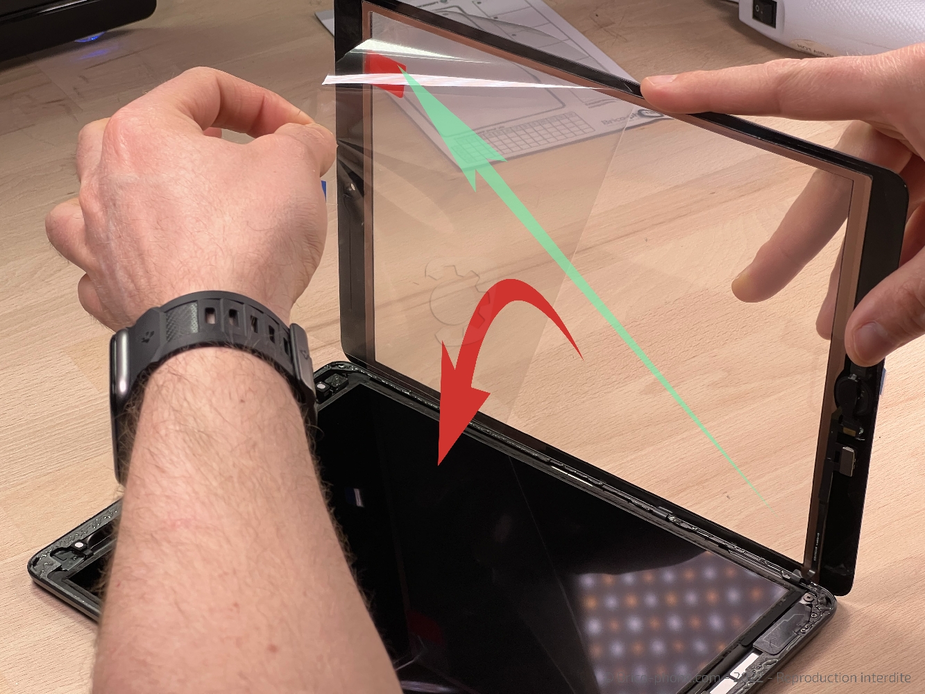 Changement de la vitre tactile sur iPad 9 2021 photo 4