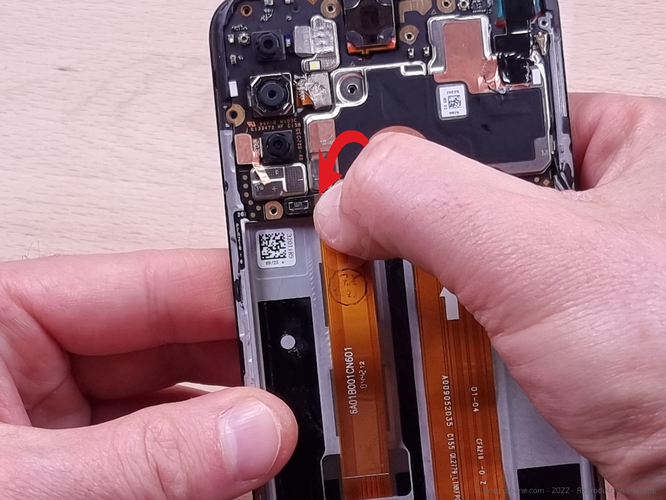 Changement de l'écran (vitre + LCD) sur A53S photo 2