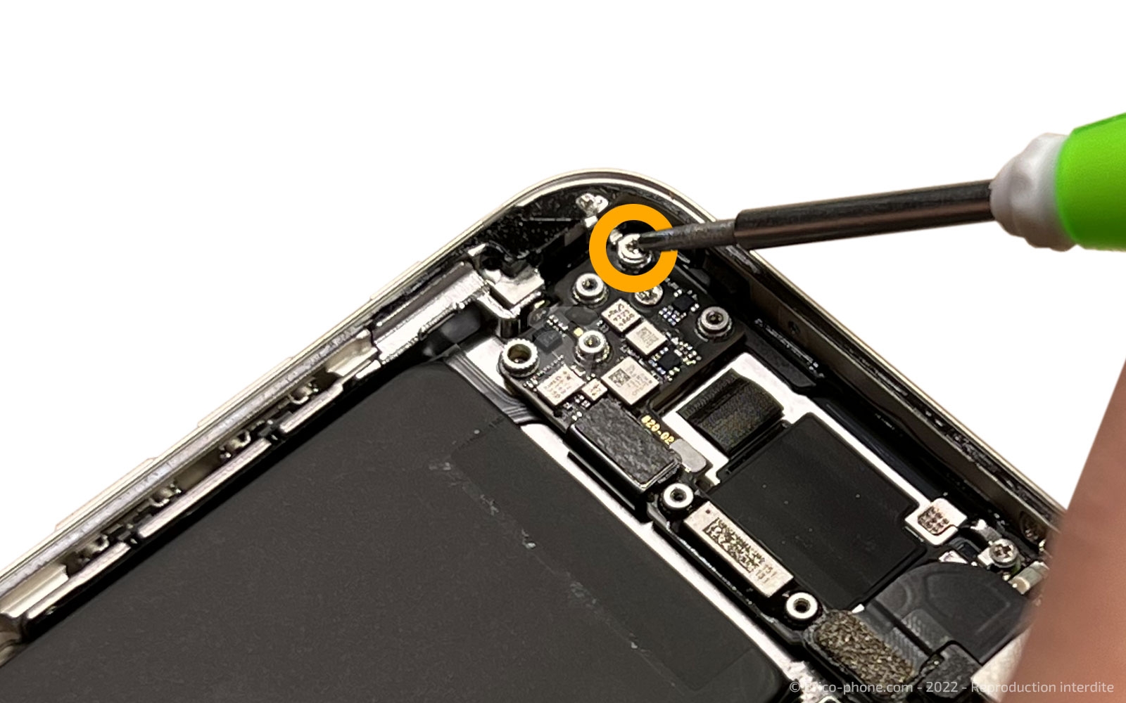 Démontage complet sur iPhone SE 2022 photo 2