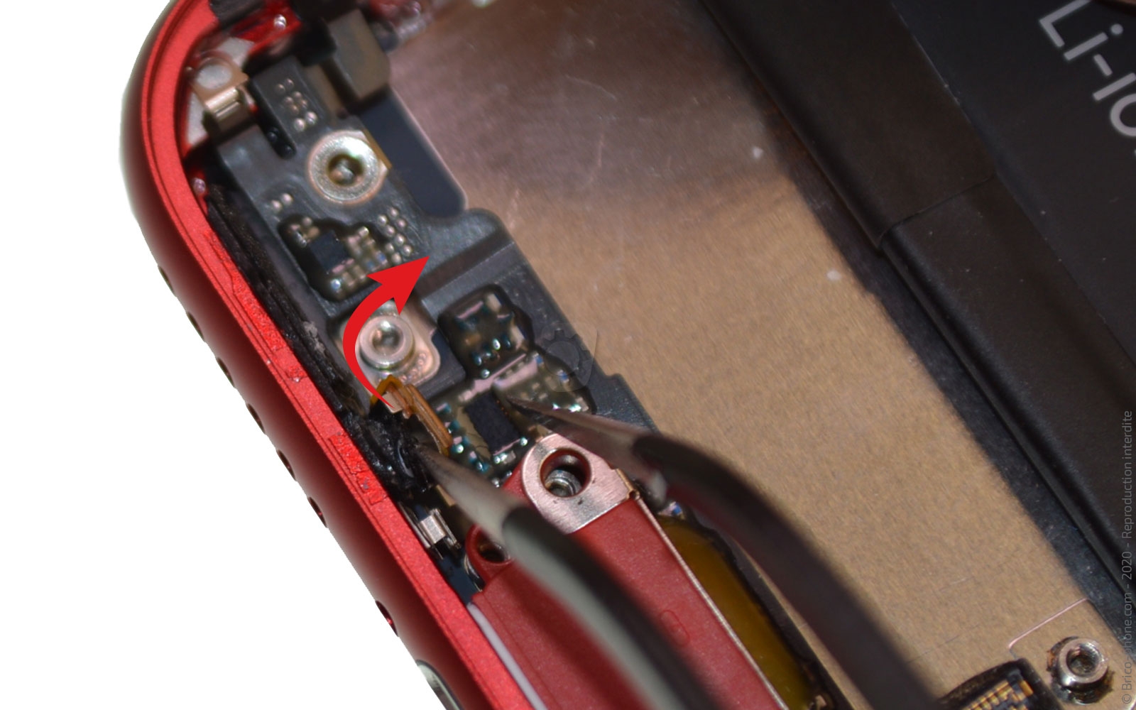 Remplacer le connecteur de charge  sur iPhone SE 2022 photo 2