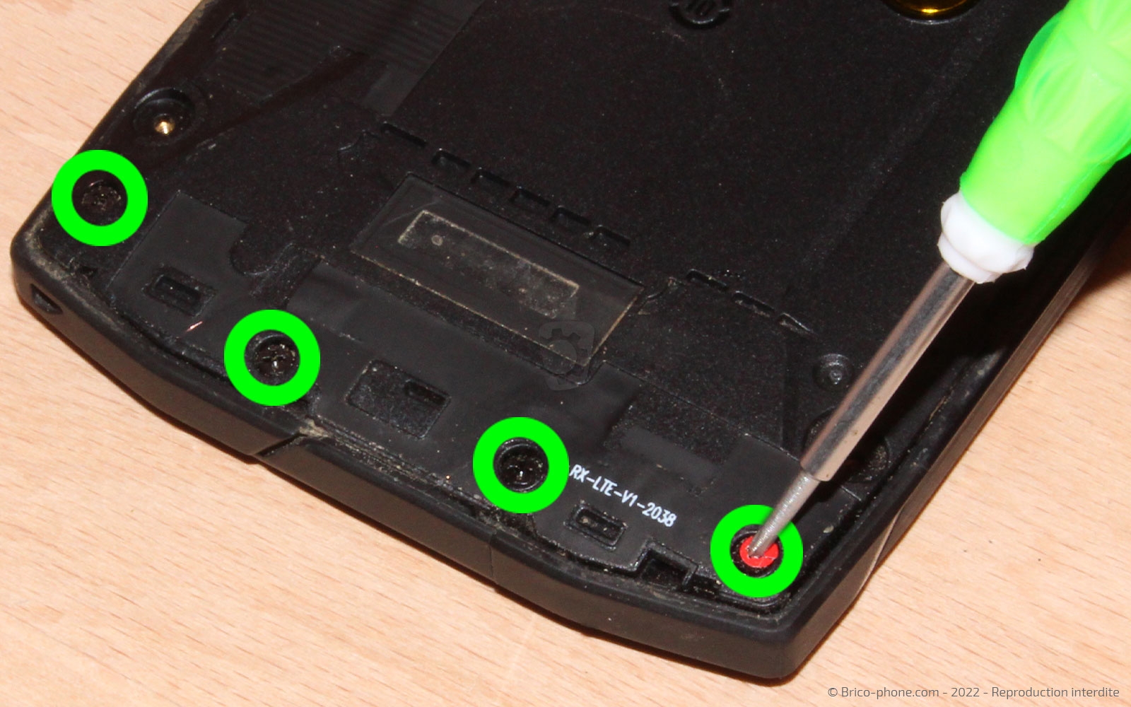 Comment changer la batterie sur Core-X4 photo 3