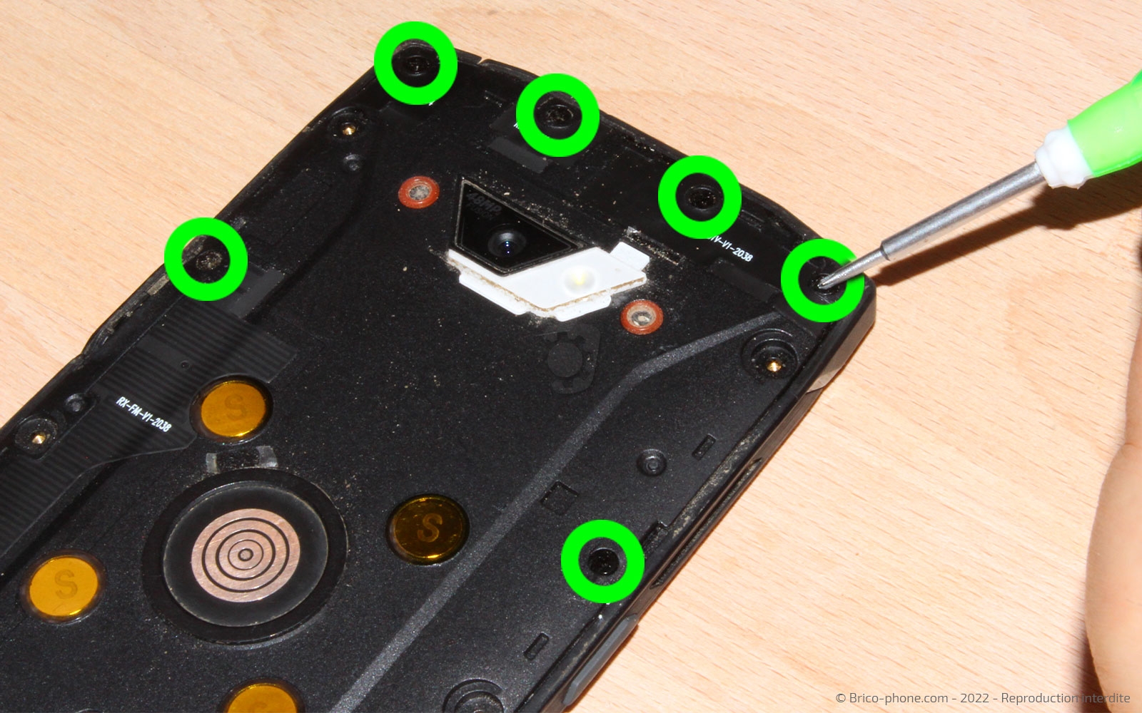 Comment remplacer le connecteur de charge sur Core-X4 photo 2