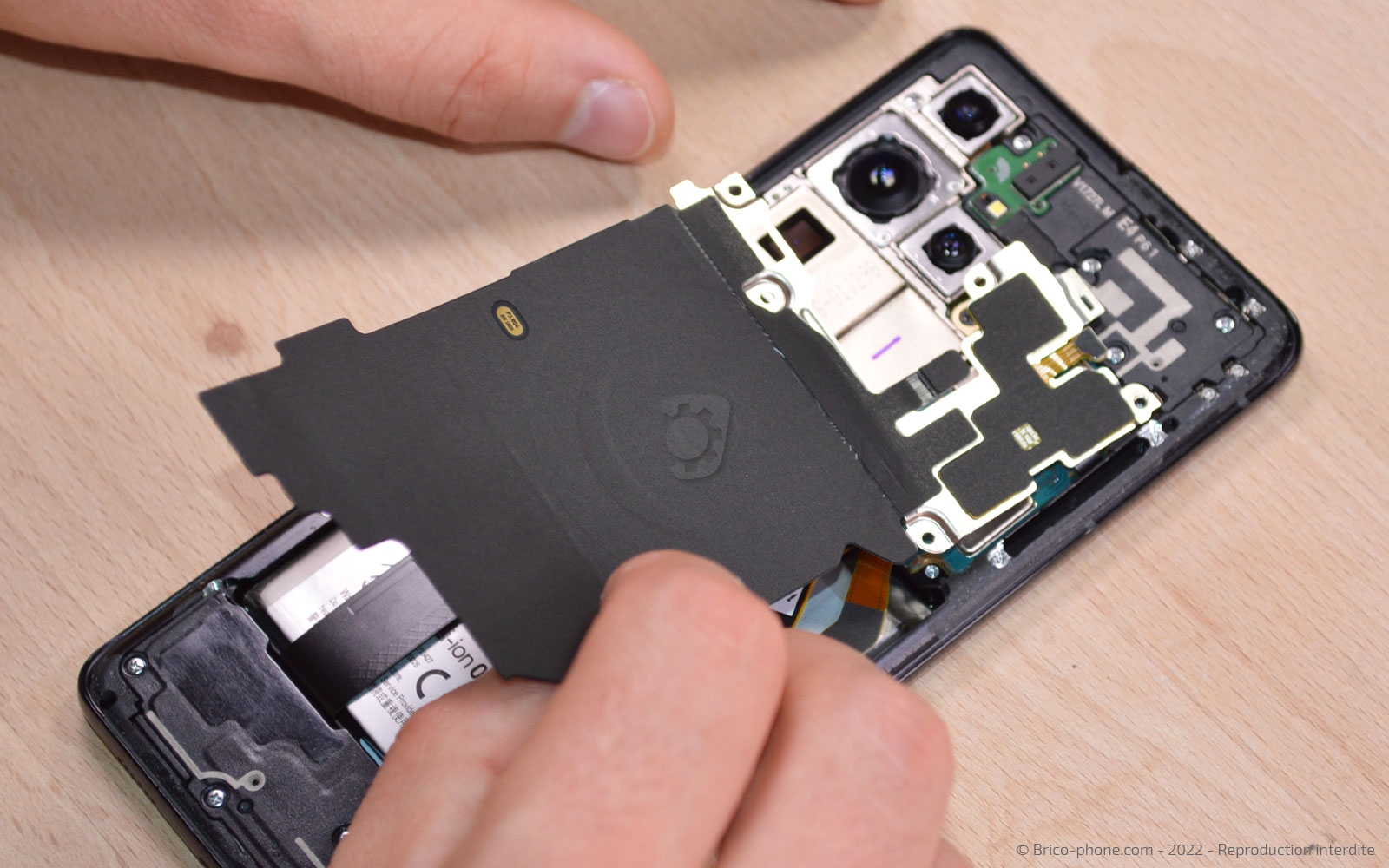 Comment changer la batterie sur Galaxy S21 Ultra photo 3