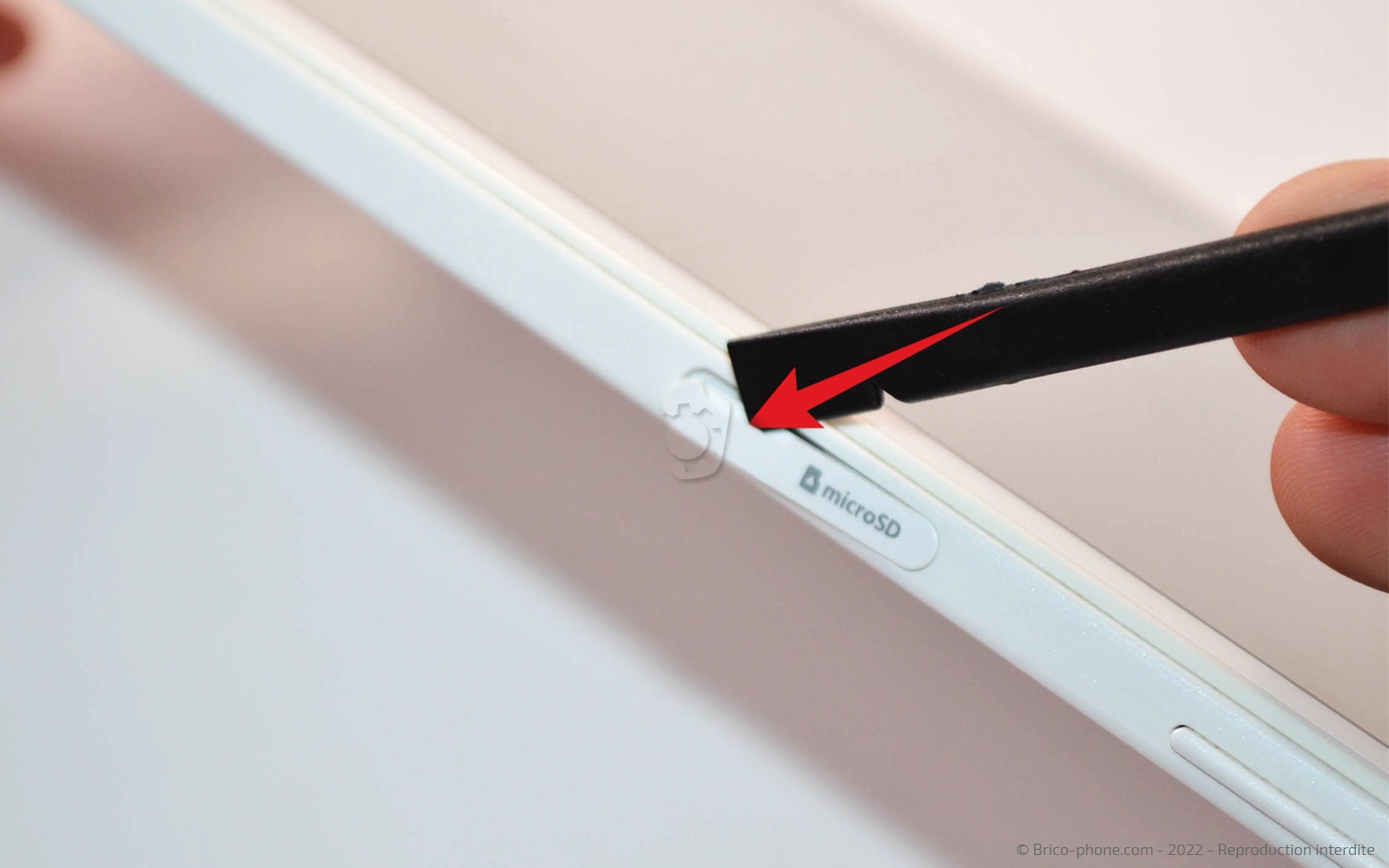 Comment changer la coque arrière sur Galaxy Tab A 10-1 2016 (SM-T580) photo 3