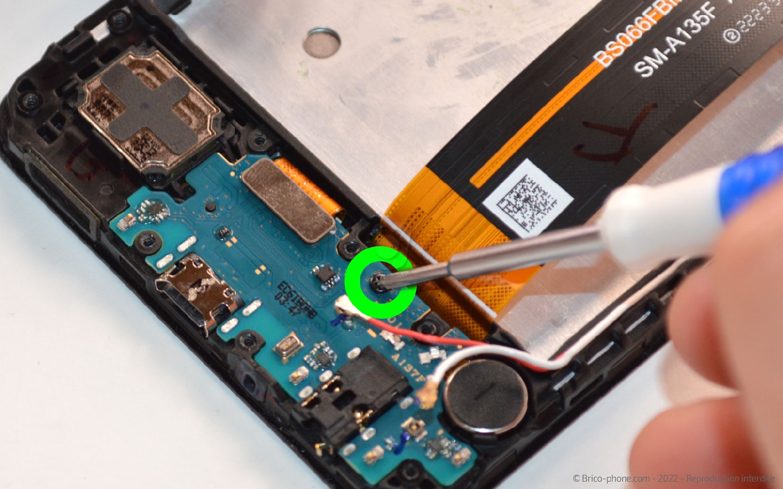 Comment changer le bloc écran sur Galaxy A13 photo 1