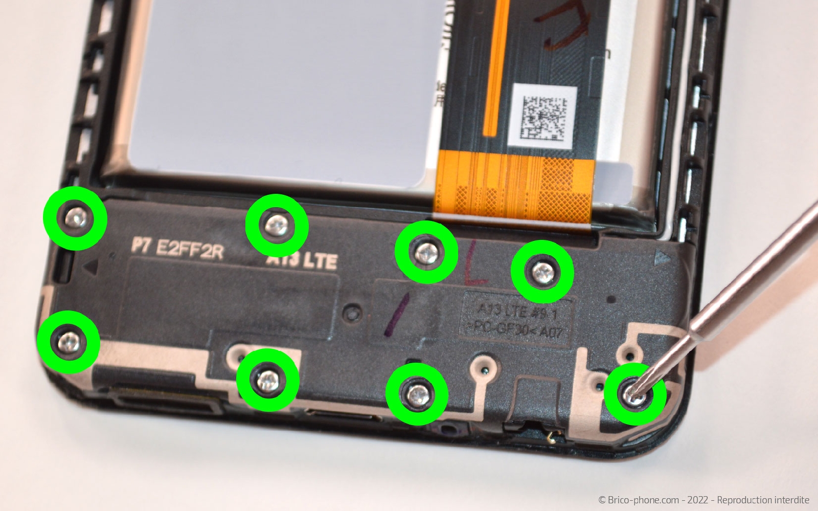 Comment remplacer le connecteur de charge sur Galaxy A13 photo 1