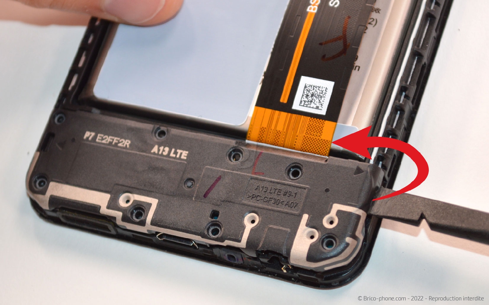 Comment remplacer le connecteur de charge sur Galaxy A13 photo 2