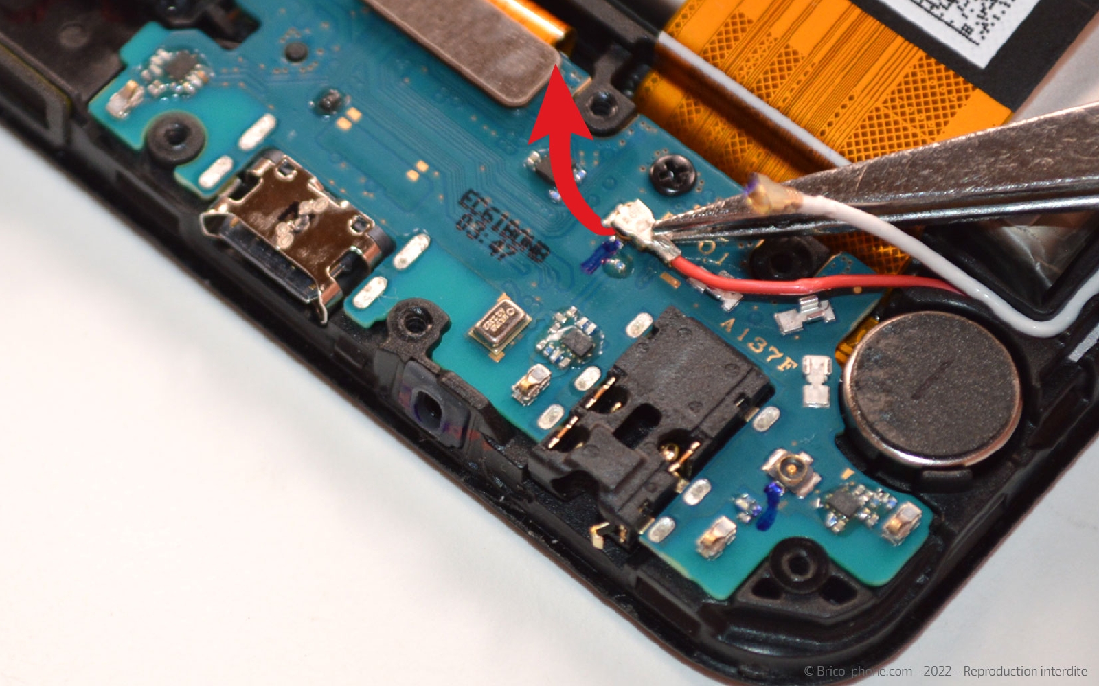 Comment remplacer le connecteur de charge sur Galaxy A13 photo 4