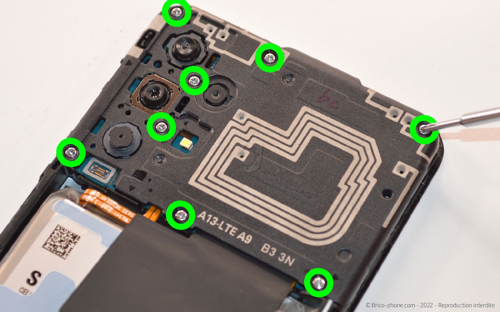 Comment remplacer le connecteur de charge sur Galaxy A13 photo 1