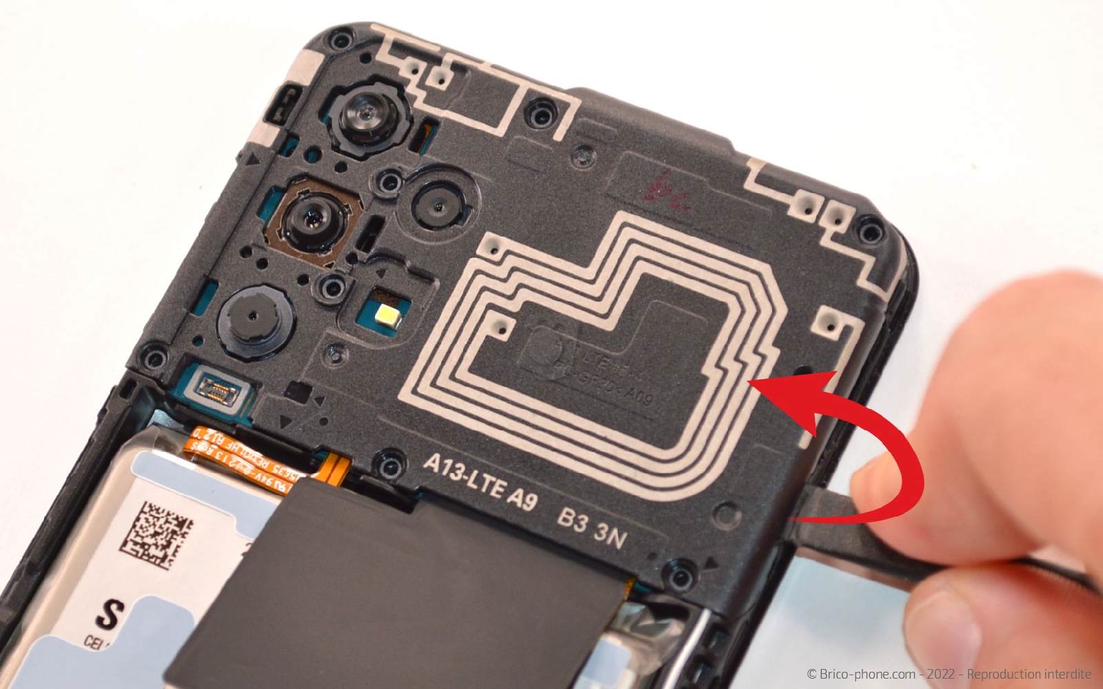 Comment remplacer le connecteur de charge sur Galaxy A13 photo 3