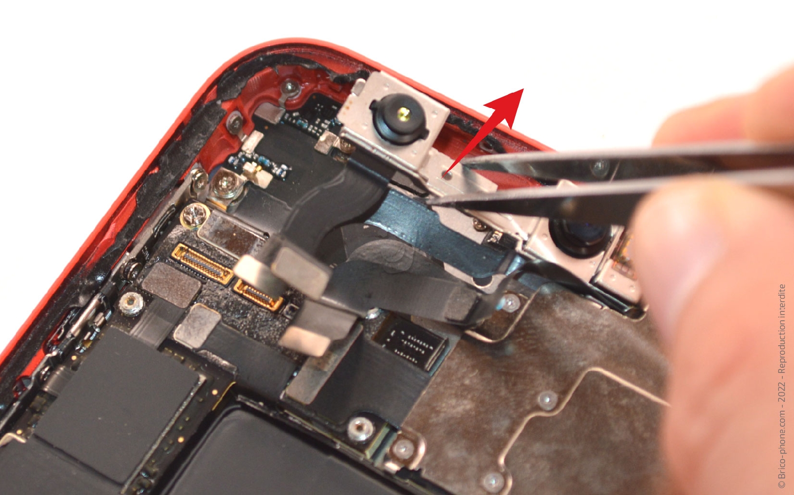 Comment remplacer la coque arrière sur iPhone 12 photo 3