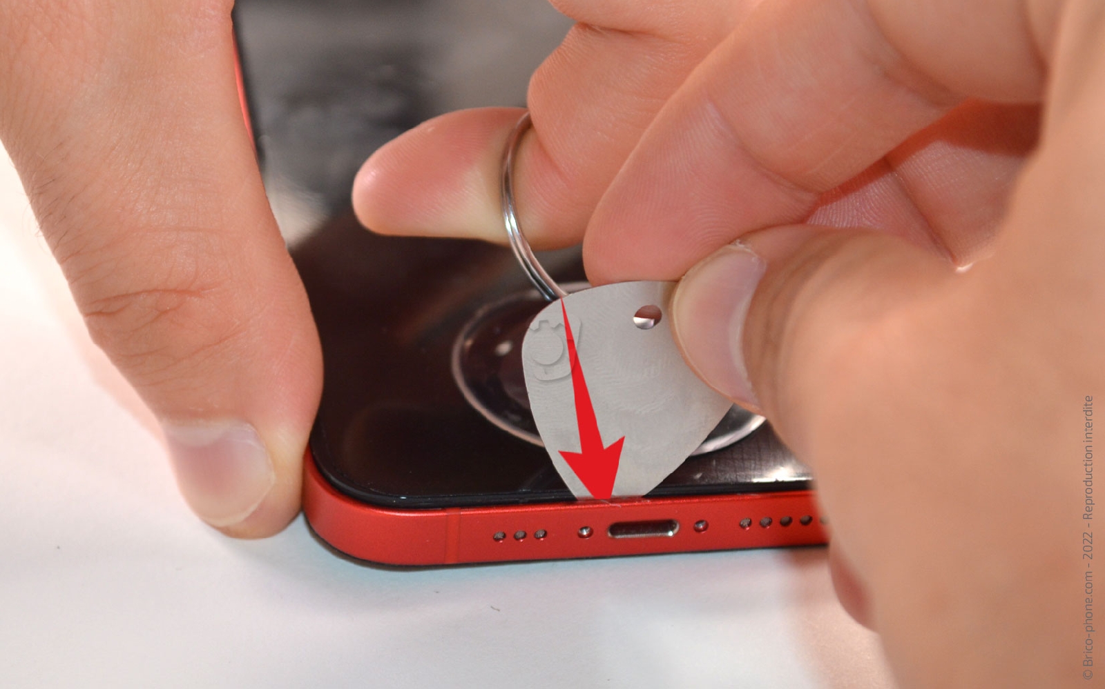 Comment remplacer la coque arrière sur iPhone 12 photo 2