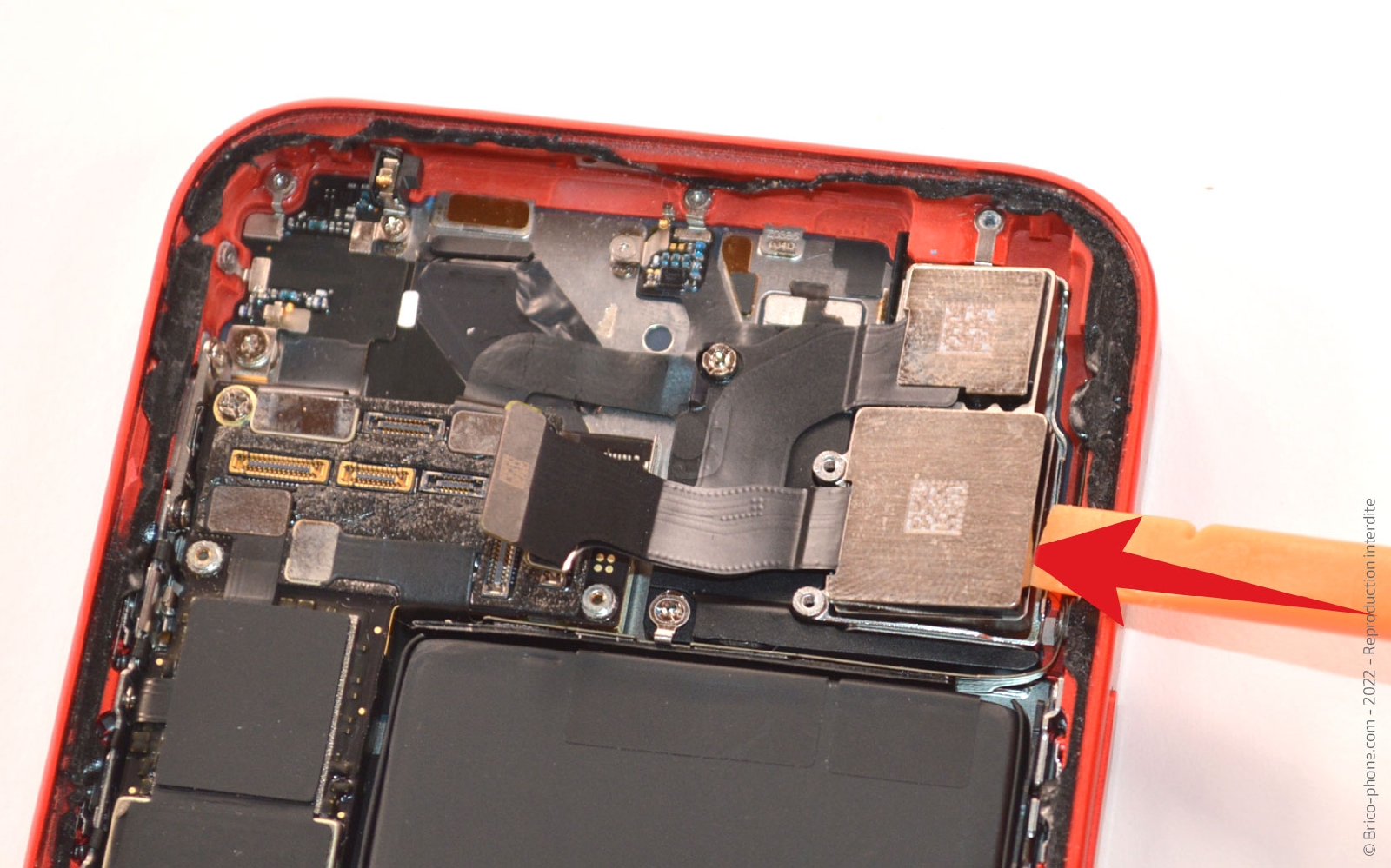 Comment remplacer la coque arrière sur iPhone 12 photo 3