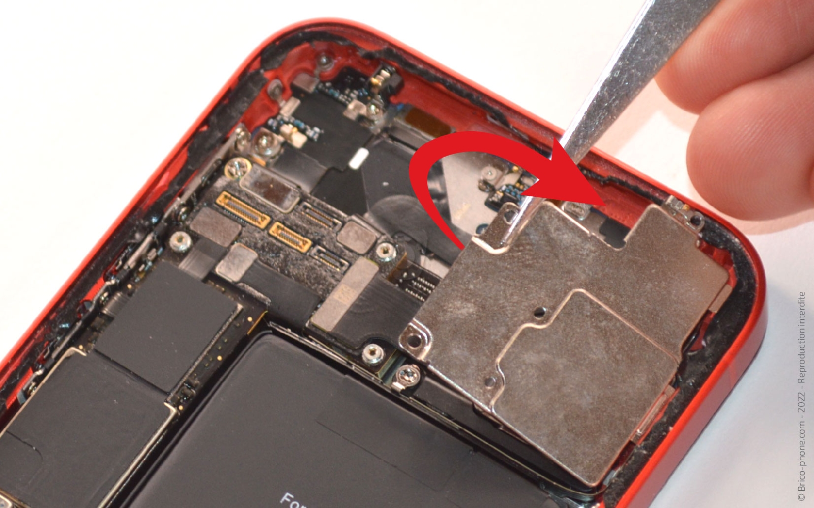 Comment remplacer la coque arrière sur iPhone 12 photo 3