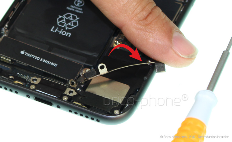 Changement du vibreur Taptic Engine sur iPhone 8 photo 4