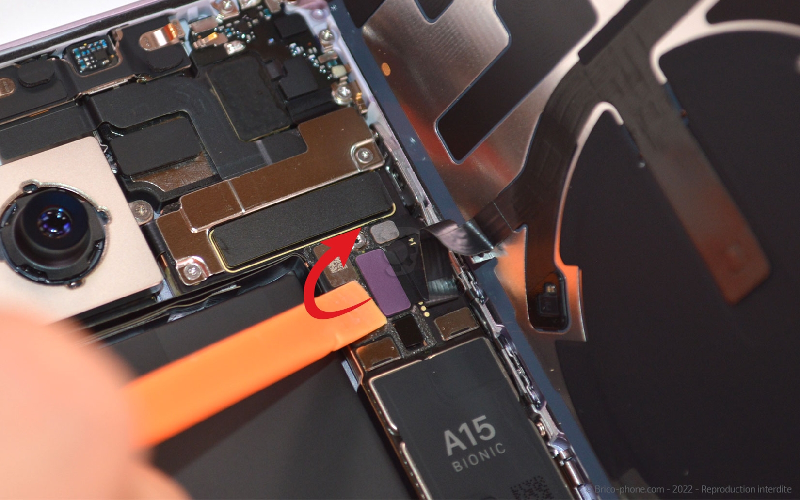 Comment changer le connecteur de charge sur iPhone 14 photo 3