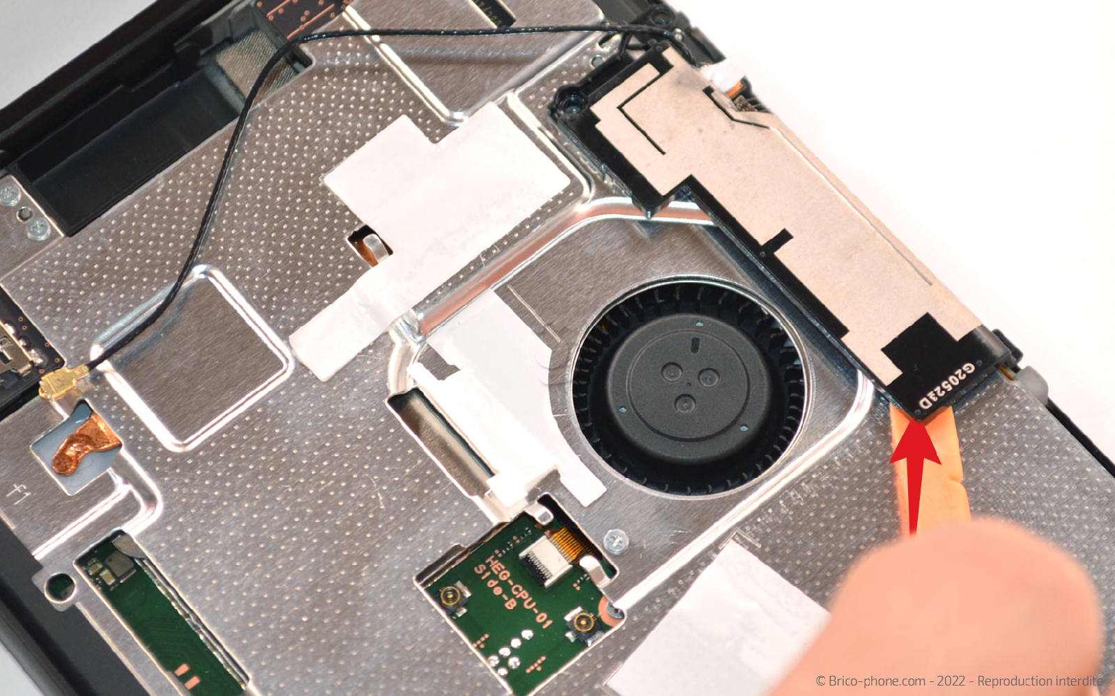 Comment remplacer une antenne réseau sur Switch Oled photo 3