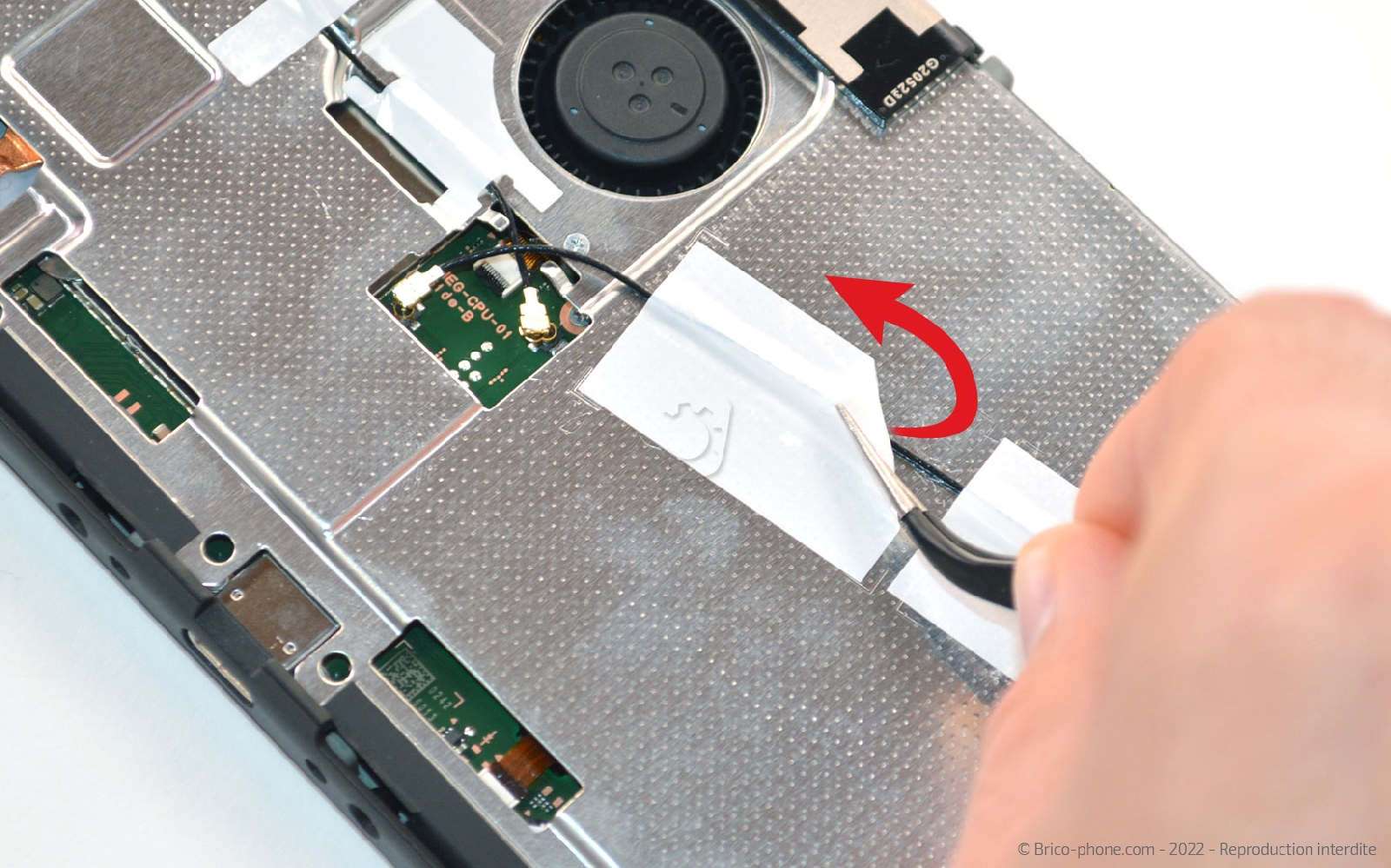 Comment remplacer une antenne réseau sur Switch Oled photo 2