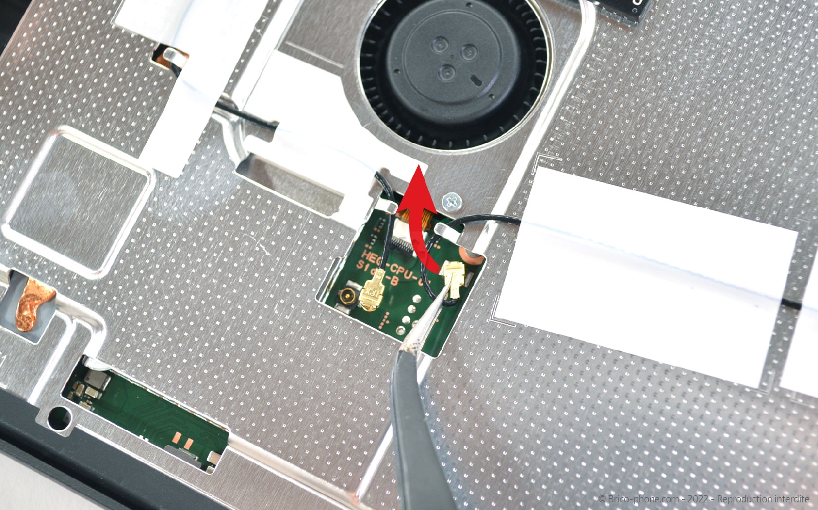 Comment remplacer une antenne réseau sur Switch Oled photo 2