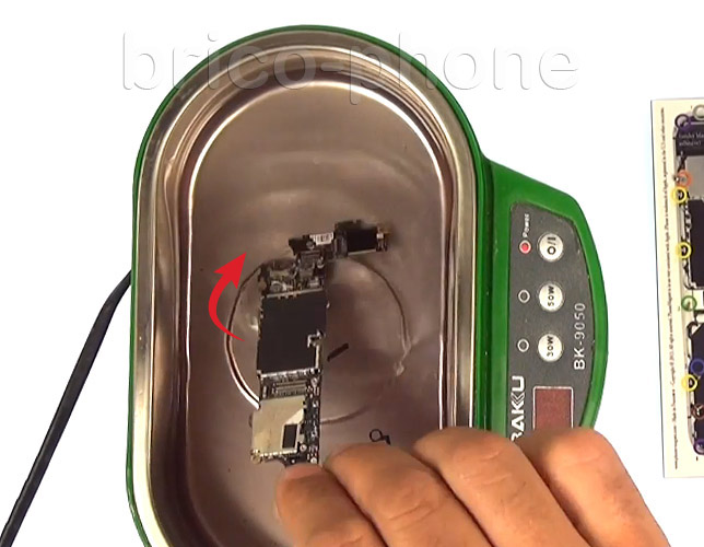 Désoxydation de la carte mère sur iPhone 4S photo 1