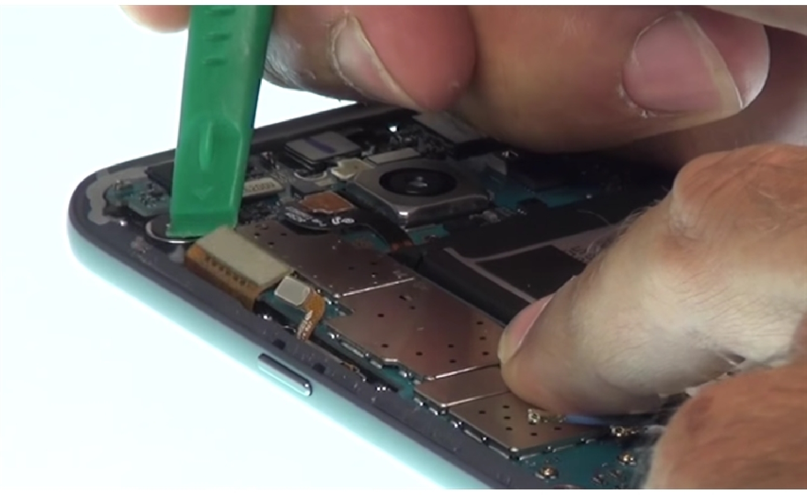 Changement d'écran (vitre+LCD) sur Galaxy S7 photo 2