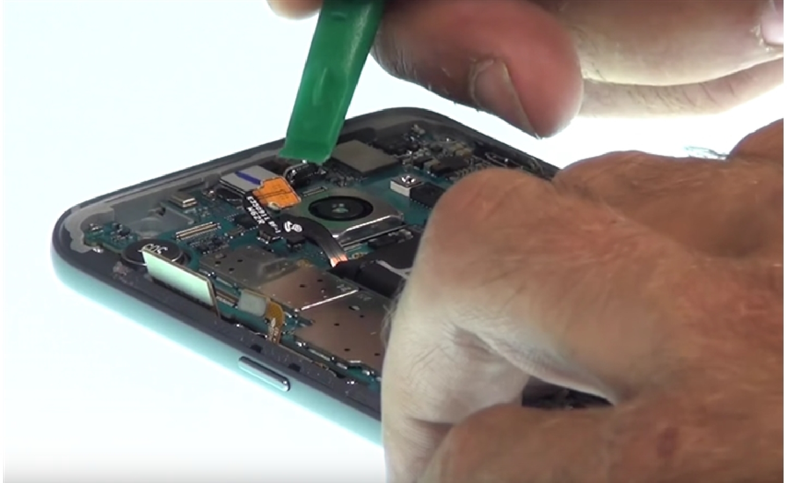 Changement d'écran (vitre+LCD) sur Galaxy S7 photo 3