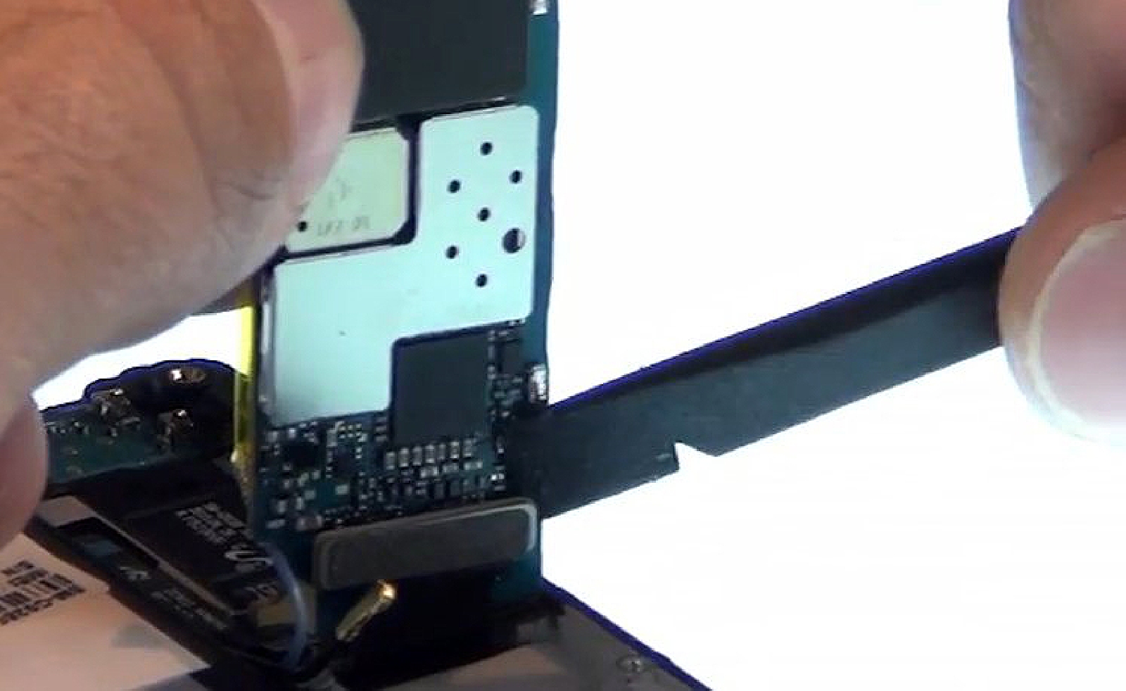 Changement d'écran (vitre+Amoled) sur Galaxy S6 Edge Plus photo 4